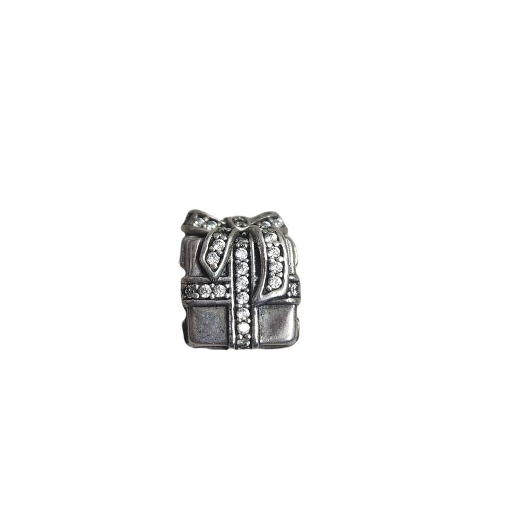 Pandora‎ sparkling suprise charm